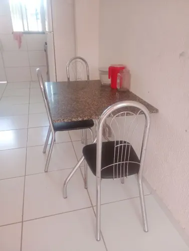 Mesa e 4 cadeiras 