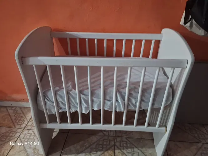 VENDE-SE BERÇO