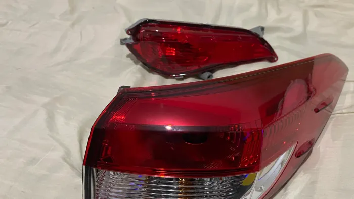Lanterna Toyota Yaris sedan 2018-2023