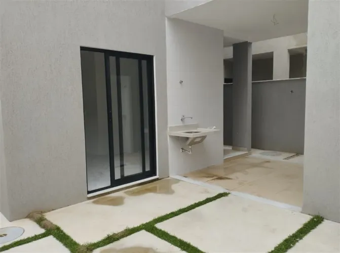 Casa de Condomínio Exclusiva no Rio Mar, Barra da Tijuca: 4 Suítes, Vista Livre e Sustenta