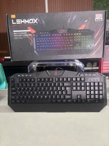 teclado gamer iluminação LED Rainbow, multimídia e tecnologia Anti-Ghosting.