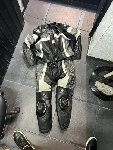 Macacão de moto Arlen ness titanium + luva + bota