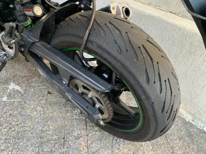 Vendo Z800, moto impecável.