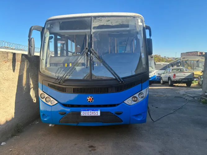 Micrao Mercedes 1519 ano 2013/14