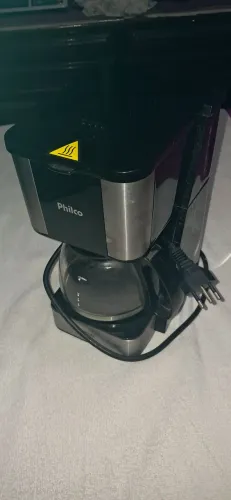 Cafeteira Elétrica Philco modelo PCF20A com Jarra de Vidro de 720ml