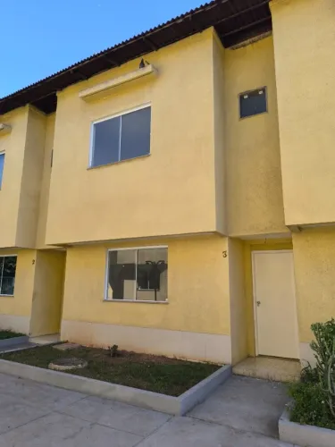Casa com 3 quartos em condomínio