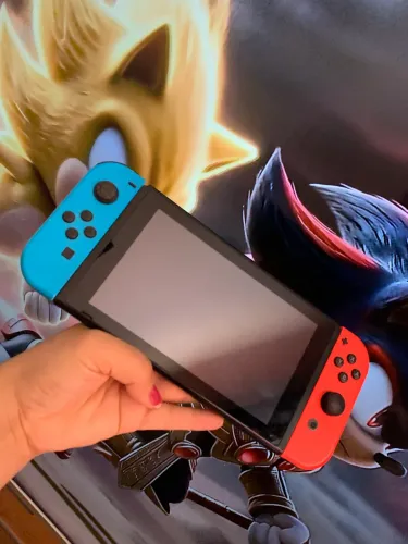 Nintendo Switch V2 Neon (Azul e Vermelho) - Excelente Estado e Bateria Aprimorada