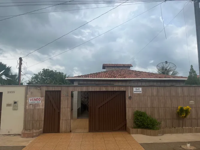 CASA AMPLA COM SUÍTE + QUINTAL TODO NO PISO | 360m² DE TERRENO