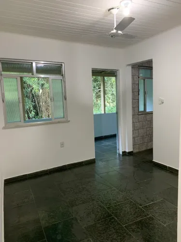 Aluga-se Apartamento com 2 Quartos e Varandão - Camorim Grande