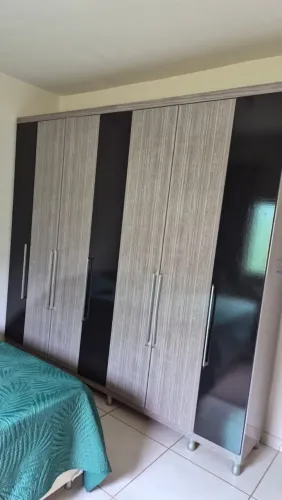 Guarda-Roupa Grande 6 Portas com Gavetas - Espaçoso e Bem Dividido