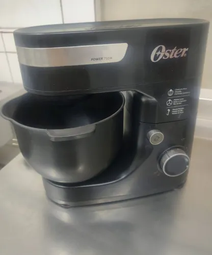 Batedeira planetária Oster