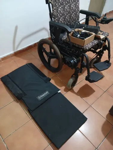 Cadeira de rodas eletrônica