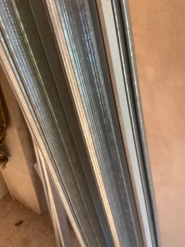 Perfil canaleta e tabica 