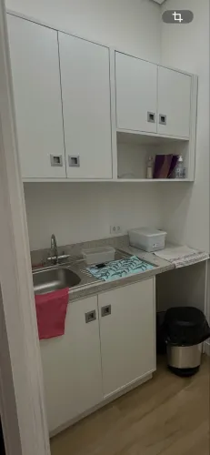 Conjunto de Armários e Gabinetes + Pias de granito + Cuna de Inox
