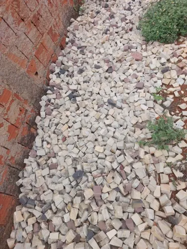 Pedras Portuguesas * (R$ 1.000,00 toda essa quantidade)