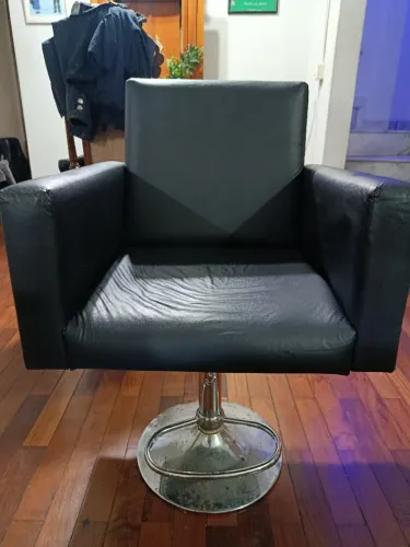 Cadeira de Barbeiro Hidráulica Reclinável - Preto (Usada)
