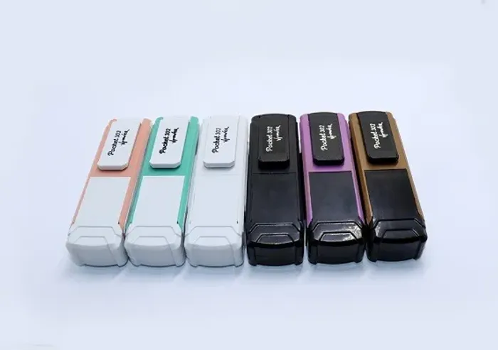 CARIMBO DE BOLSO PERSONALIZADO NYKON POCKET 302 - PRATICIDADE NA PALMA DA MÃO!