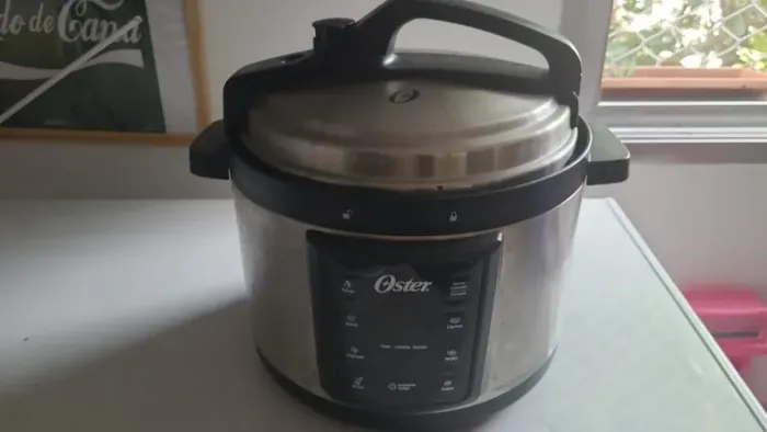 Panela de Pressão Elétrica Oster - 5L