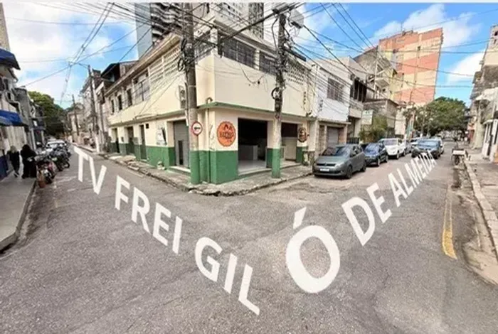 Imóvel Comercial para Locação na Rua Ó de Almeida - Localização Estratégica e Alto Potenci