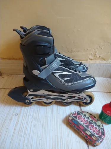 Vendo Patins, capa de celular e balança nova.