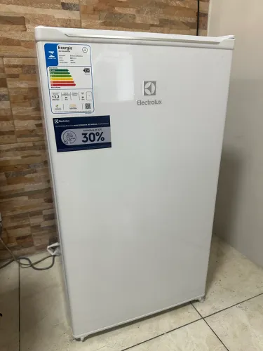 Frigobar Electrolux 90 litros