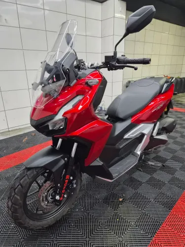 ADV 160 MUITO NOVA