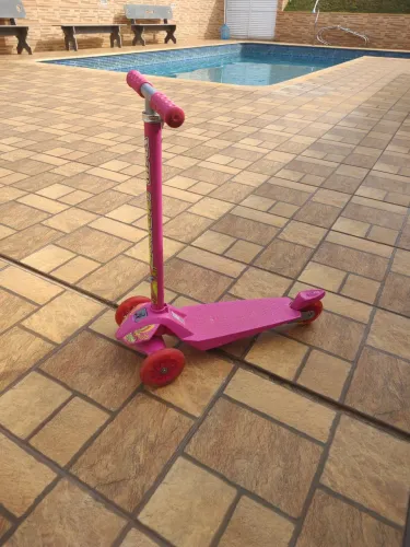 Patinete de três rodas