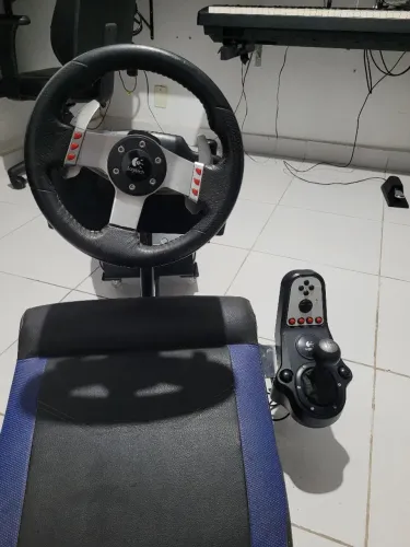 Volante Logitech G27 + Cockpit + adpatador Cross Hair 