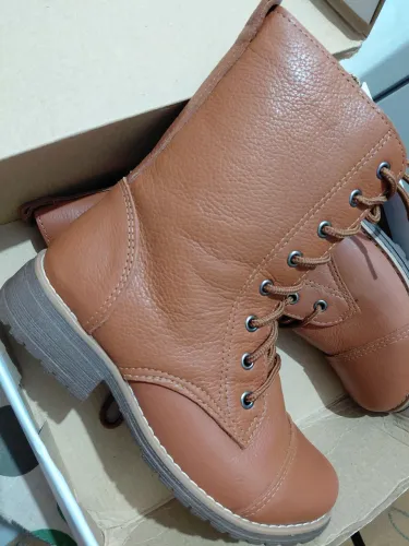Vendo Bota / Coturno Marrom número 35