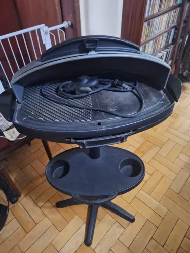 Churrasqueira Elétrica com Tampa e Suporte