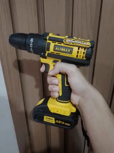 Furadeira e Parafusadeira 2 BATERIAS + MALETA