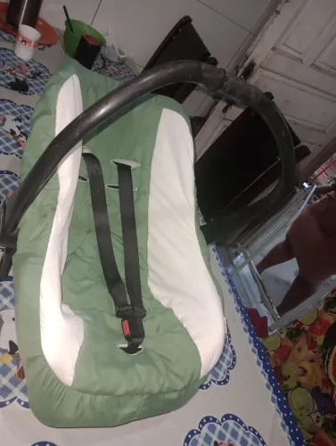 Vendo um bebê conforto e surpote de baheira por 150 os dois juntos 