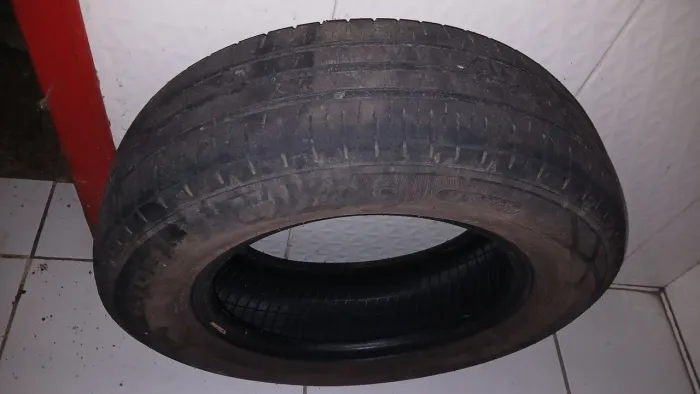 Pneu meia vida dunlop Carro onix