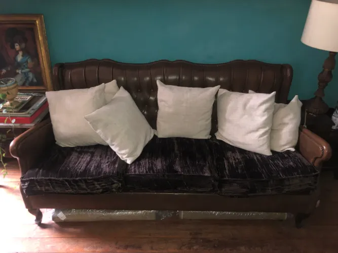 Sofá vintage capitonê chesterfield 