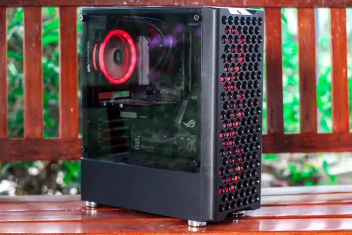i7 7700K - 16GB - GTX 1050Ti