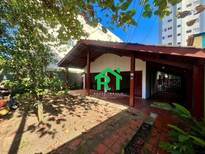 Casa na Praia das Astúrias I 4 quartos I 4 vagas I Rocha Imóveis Guarujá.