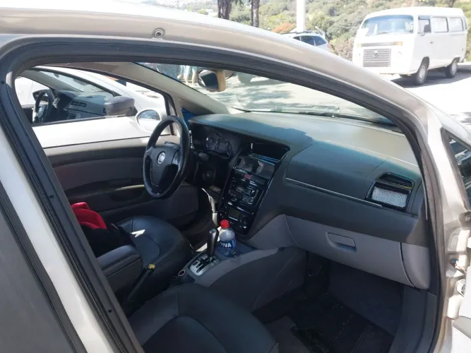 Fiat Linea Absolute 1.9/1.8 Flex Dualogic 4P 2012