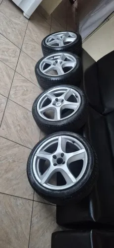 Roda aro 17 com pneus 90%