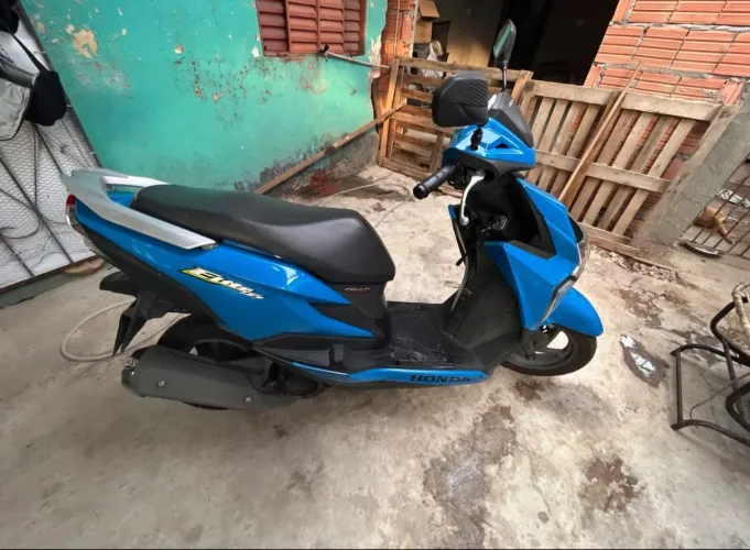 Vendo moto Elite 125 , bem conservada , pneus novos , toda original.