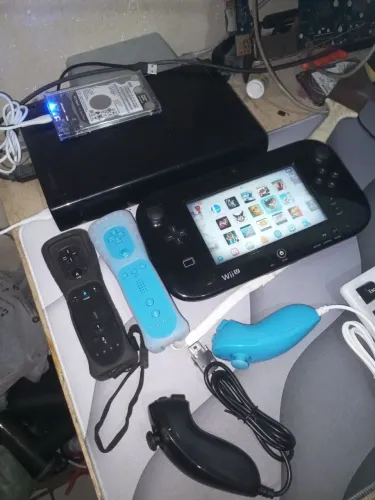 Nintendo WII U completo com 3 controles, destravado com HD de 500gb com mais de 100 jogos