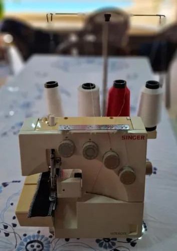 Máquina de costura  Singer Ultralock/Overloque 
