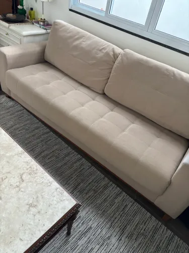 Vendo Sofá 2,20m, 3 lugares, em tecido bouclè bege 