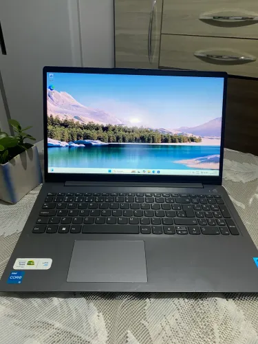 LENOVO CORE i3 11ª GERAÇÃO | 8GB RAM | SSD 256GB | RÁPIDO, ELEGANTE E PRONTO PARA USO!