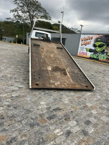 Caminhão Guincho Plataforma Hidráulica - Pronto para trabalhar.