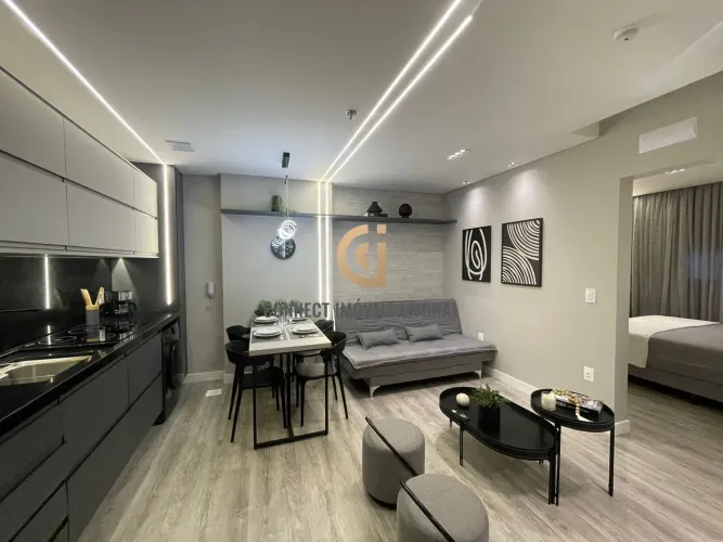 Flat alto padrão aluguel anual em Meia praia