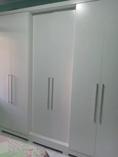 Guarda roupa semi-novo