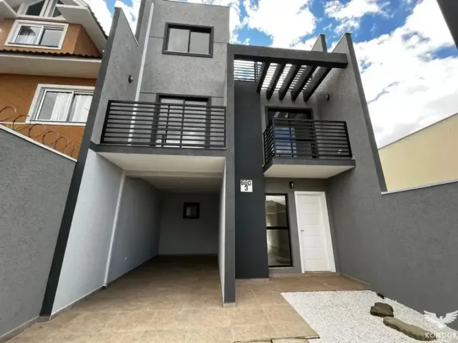 Sobrado em SANTA FELICIDADE com 122,23m²