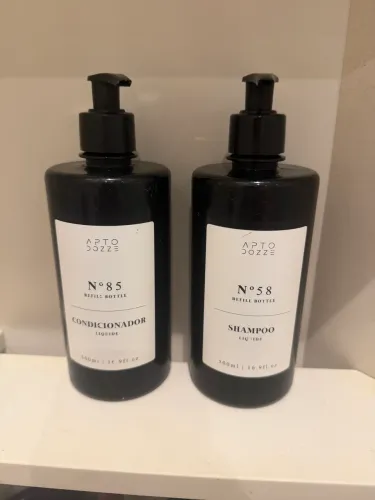 Kit 2 Frascos Dispensadores Pretos 500 ml - Shampoo e Condicionador