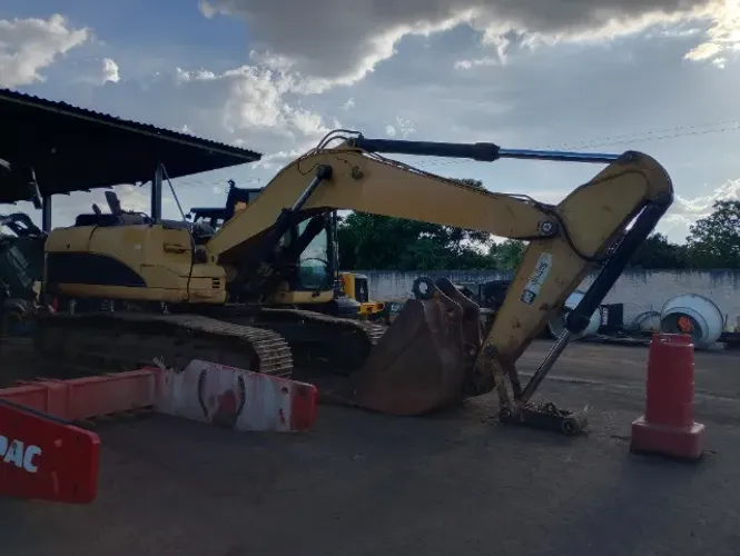 ESCAVADEIRA HIDRAULICA CAT 320 CL