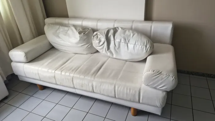 Sofá 2 lugares.